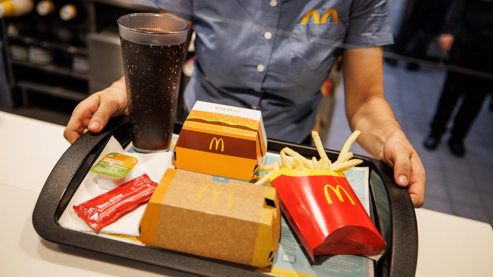 PHOTO: An employee hands over a tray at a McDonald's, Dec. 2, 2021, in Bavaria, Munich.