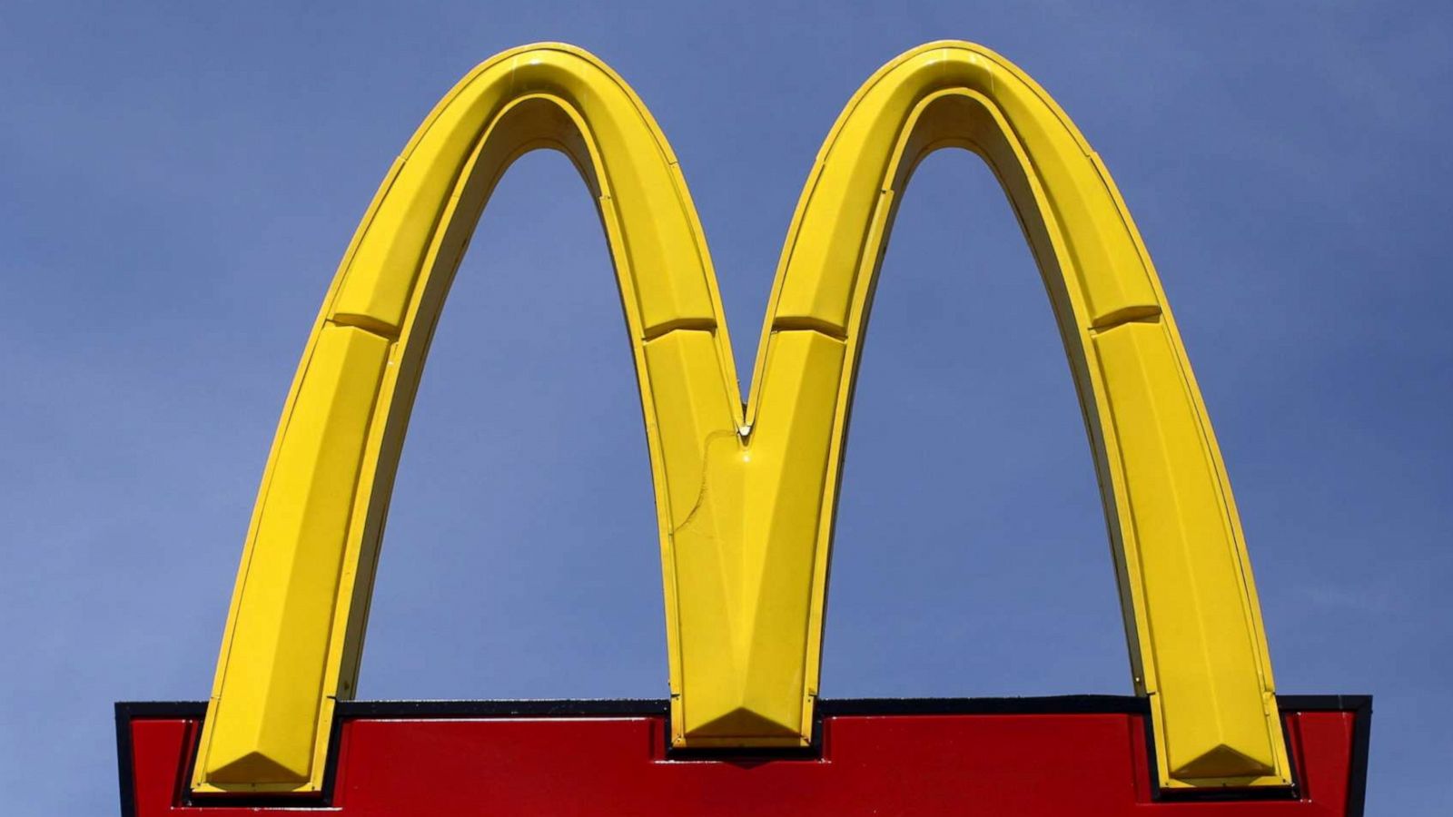 PHOTO: A McDonald's restaurant sign is seen in San Diego, March 31, 2015.