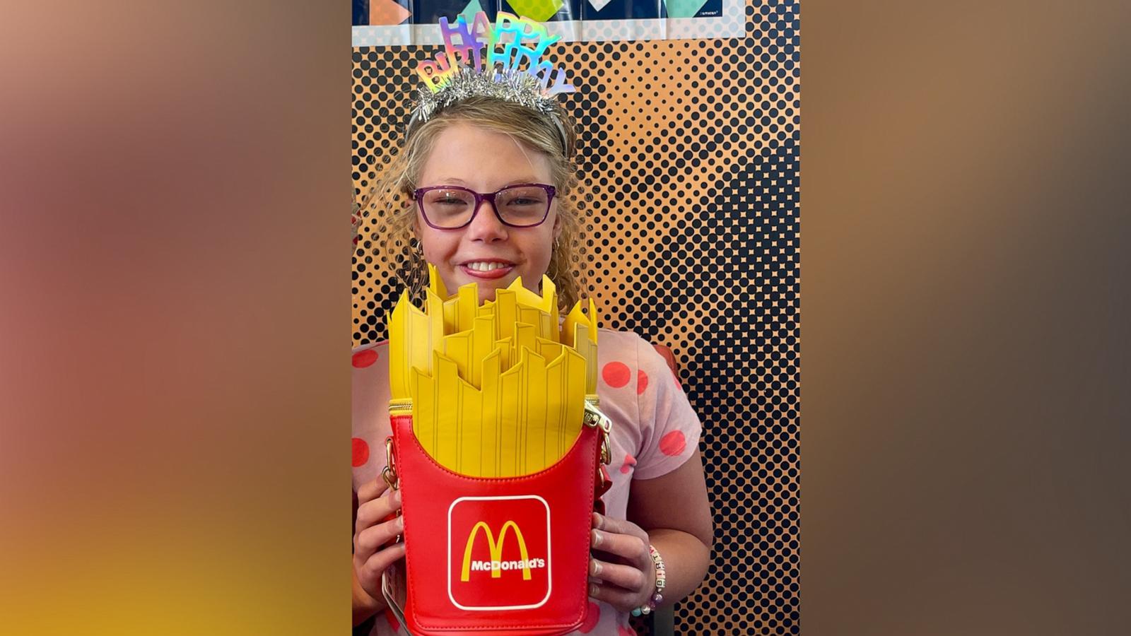 PHOTO: Eleanor Evenson, who was born at a McDonald’s in Hugo, Minn., returned to the same restaurant to celebrate her tenth birthday.