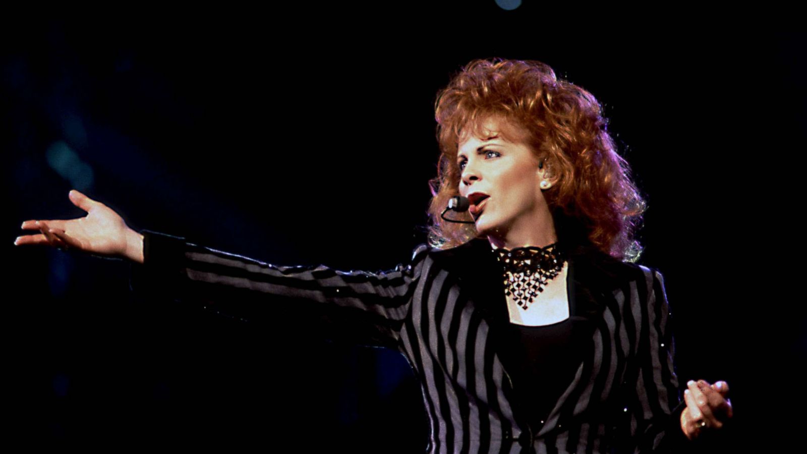 PHOTO: Reba McEntire on Aug 3, 1995 in Chicago.