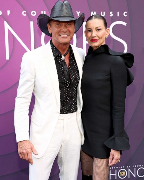 Tim McGraw shares his first photo with Faith Hill to celebrate