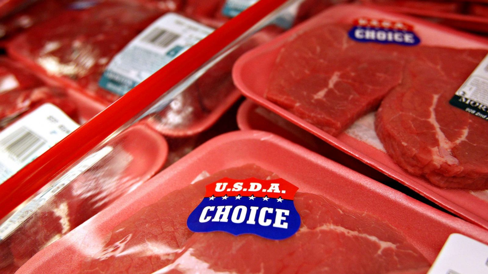 PHOTO: A USDA Choice sticker appears on a package of beef on display in a supermarket in New York, May 30, 2008.