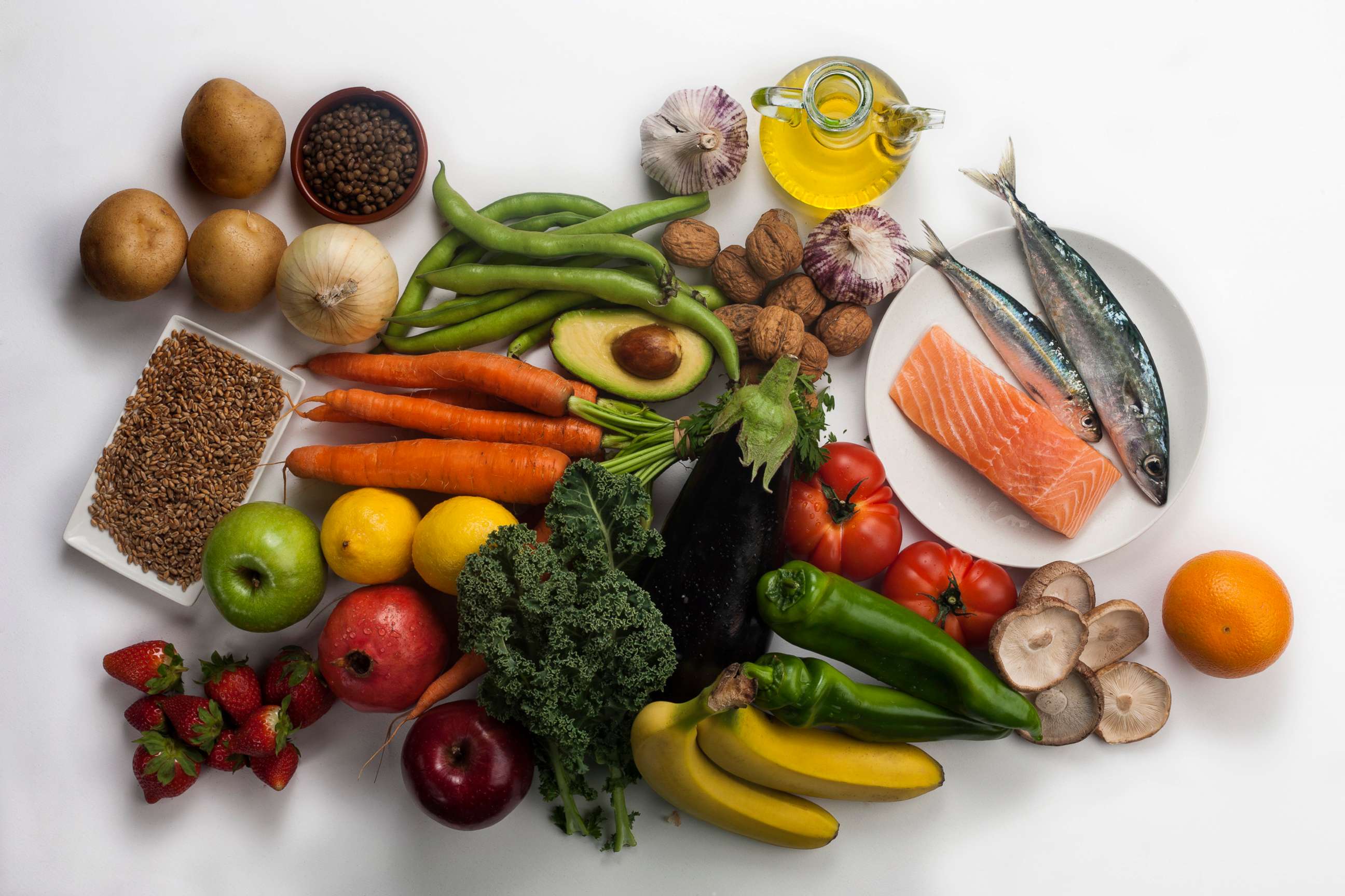 PHOTO: Vegetables, fruits, beans, nuts, whole grains, fish and olive oil make up the majority of a Mediterranean diet.
