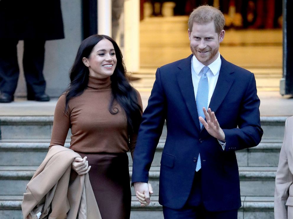 PHOTO: Prince Harry, Duke of Sussex and Meghan, Duchess of Sussex depart Canada House on January 07, 2020 in London.