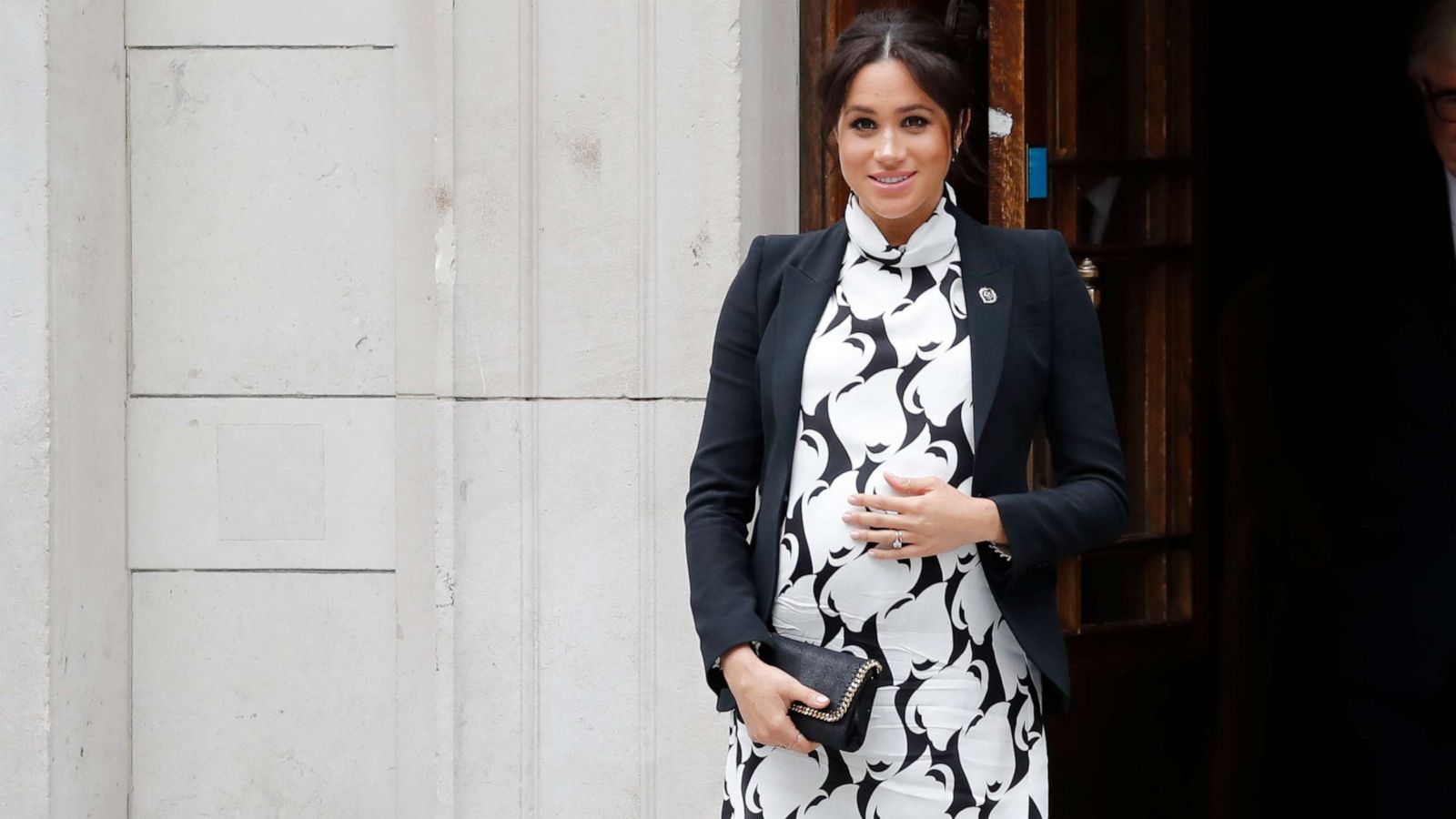 Duchess Meghan Passes Her Due Date Do Any Old Wives Tales About Inducing Labor Really Work Gma