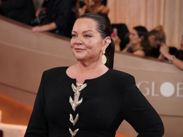 melissa mccarthy golden globe dress Melissa McCarthy Attends Golden Globes 2025 in Huge Cape