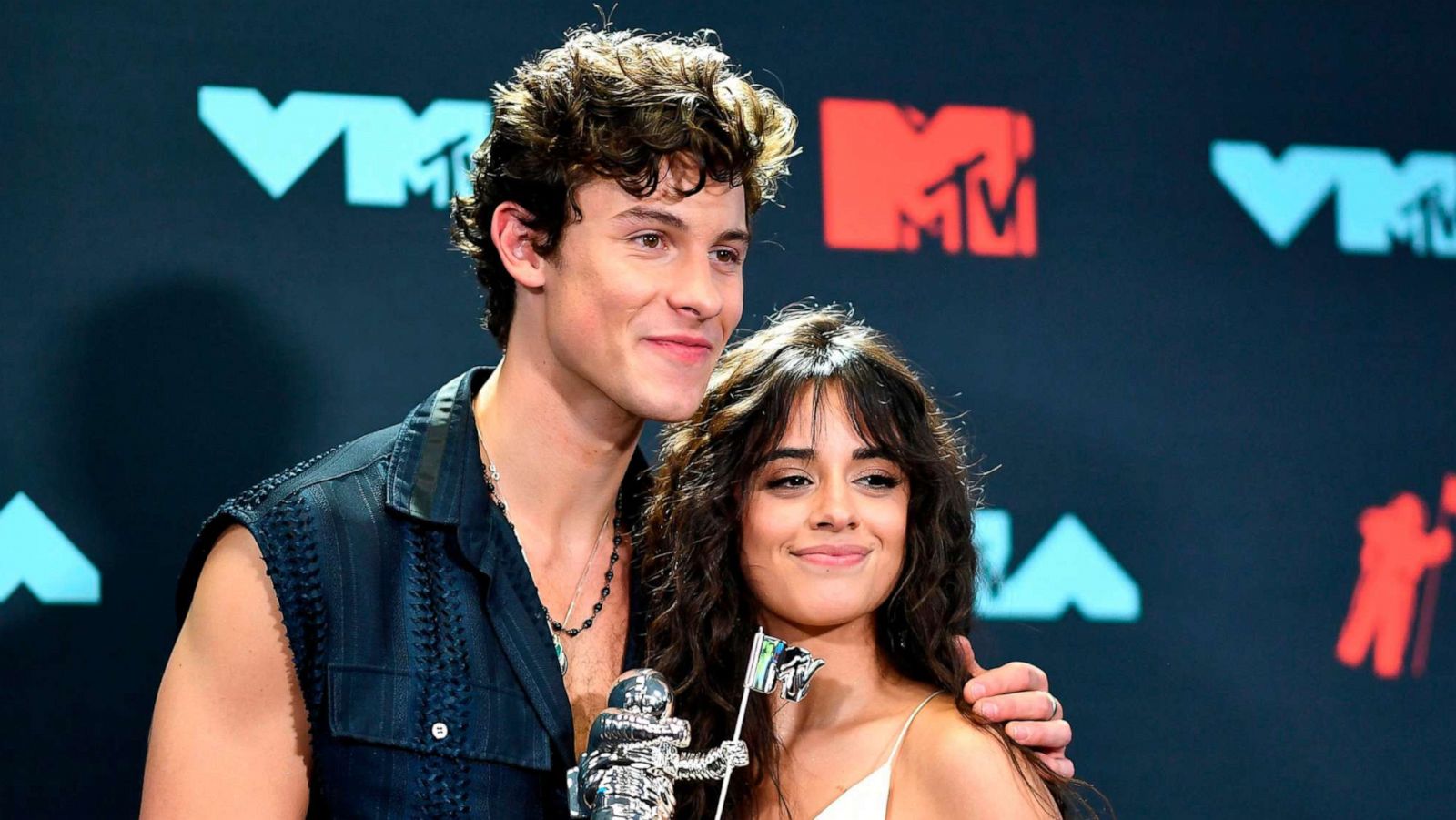 PHOTO: Shawn Mendes and Camila Cabello pose with an award in the press room during the 2019 MTV Video Music Awards at the Prudential Center in Newark, N.J., Aug. 26, 2019.