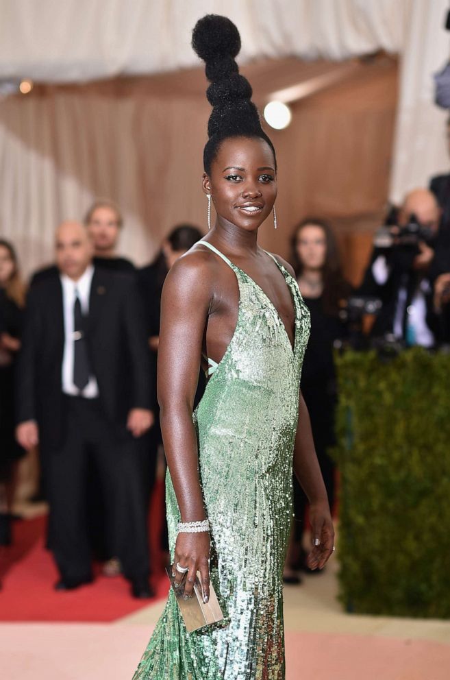 PHOTO: Lupita Nyong'o attends the 'Manus x Machina: Fashion In An Age Of Technology' Costume Institute Gala at Metropolitan Museum of Art on May 2, 2016 in New York City.