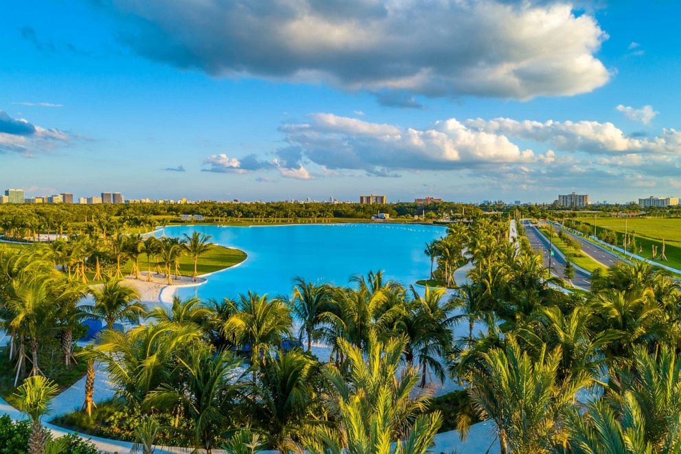 PHOTO: The lagoon is the size of 21 Olympic-sized?pools or 17 blue whales.