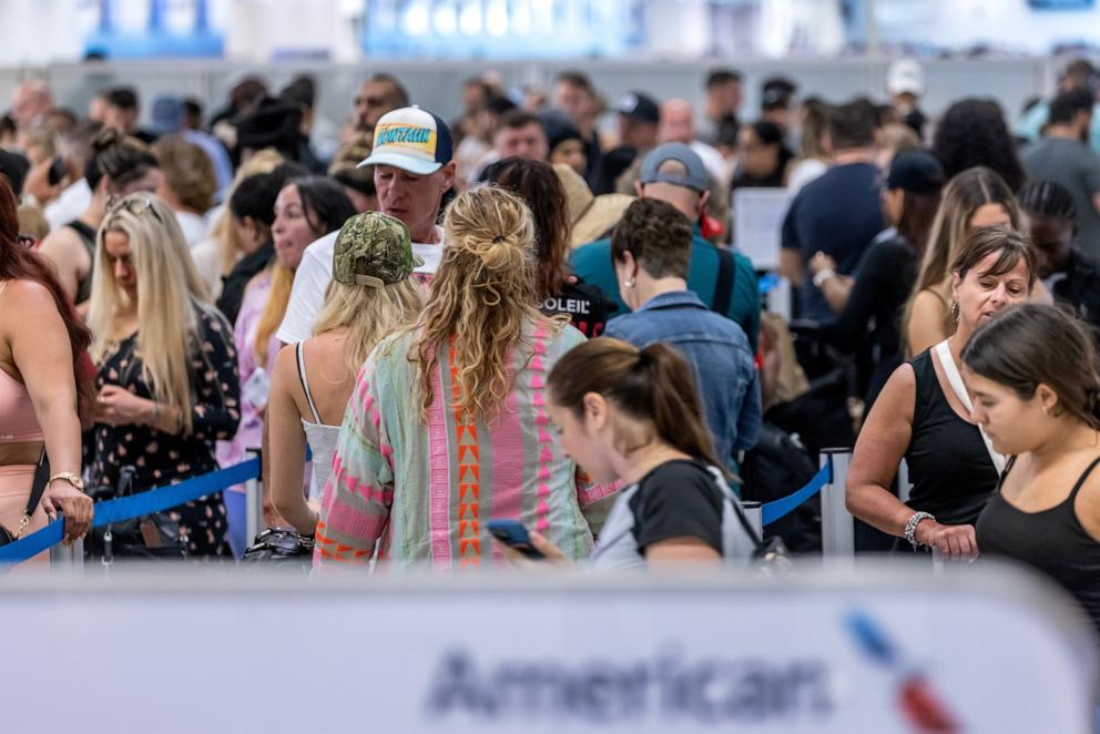 PHOTO: American Airline's International flights passengers line up to check in during a global technical outage at Miami International airport in Miami, July 19, 2024. 