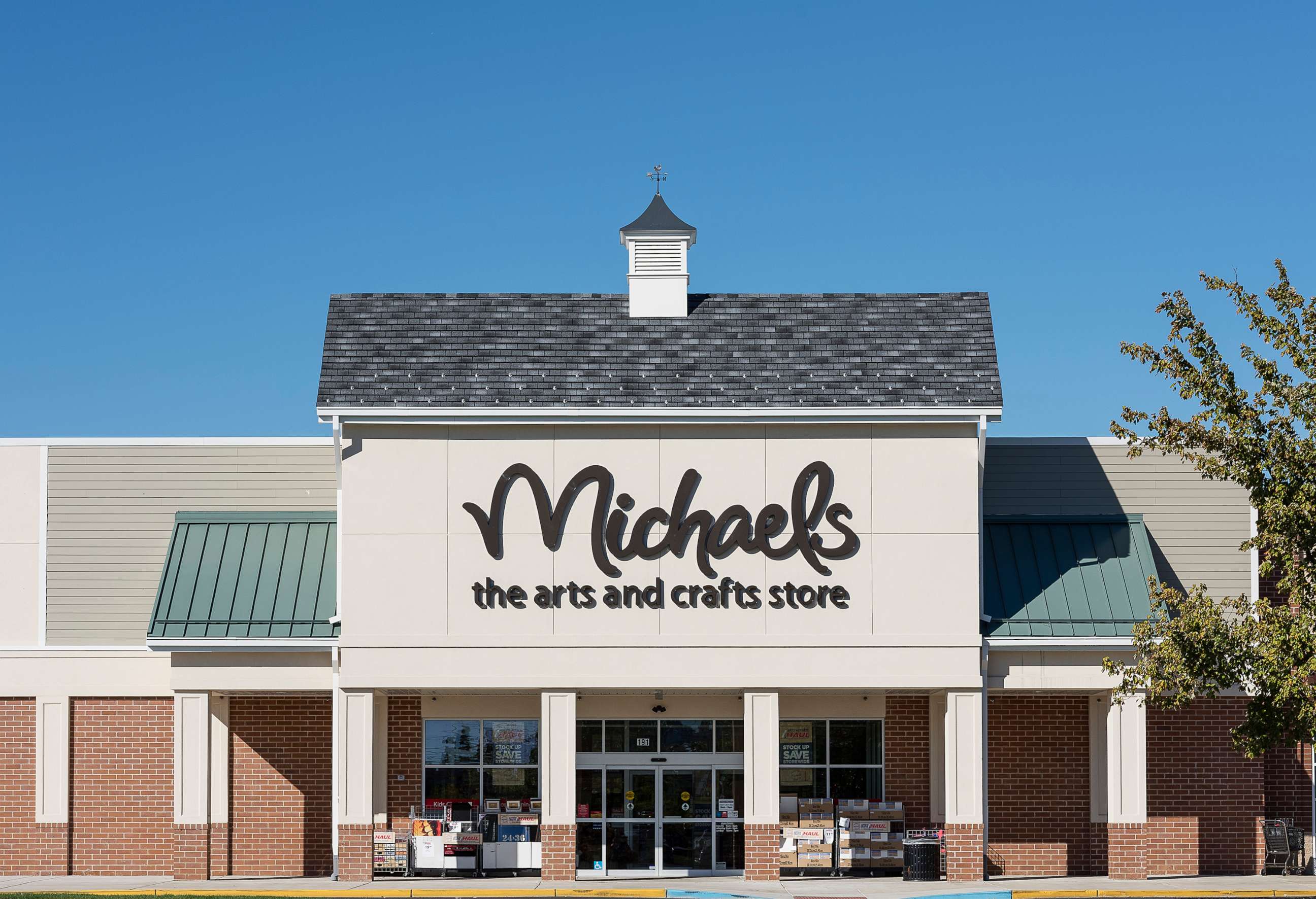 PHOTO: Michaels Arts and Crafts store exterior in New Jersey, Aug. 28, 2014.