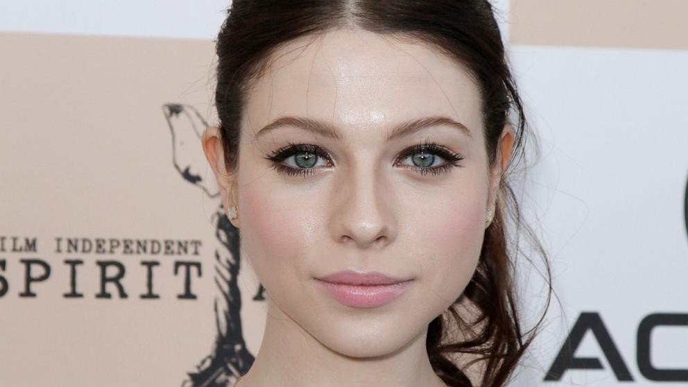 PHOTO: Michelle Trachenberg arrives on the red carpet at the 26th Annual Film Independent Spirit Awards.