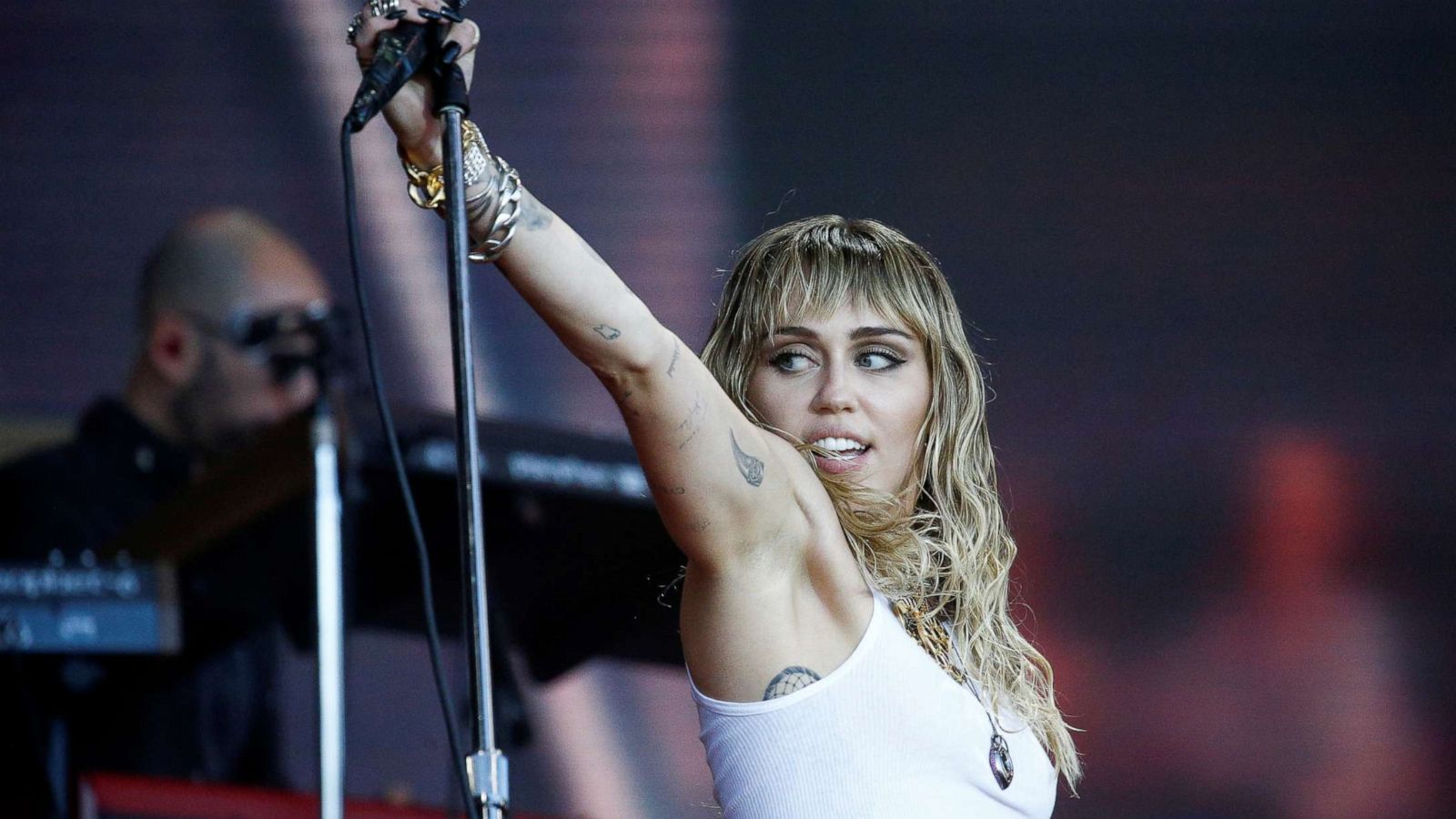 FILE PHOTO: American singer Miley Cyrus performs on the Pyramid Stage during Glastonbury Festival in Somerset, Britain June 30, 2019. REUTERS/Henry Nicholls/File Photo