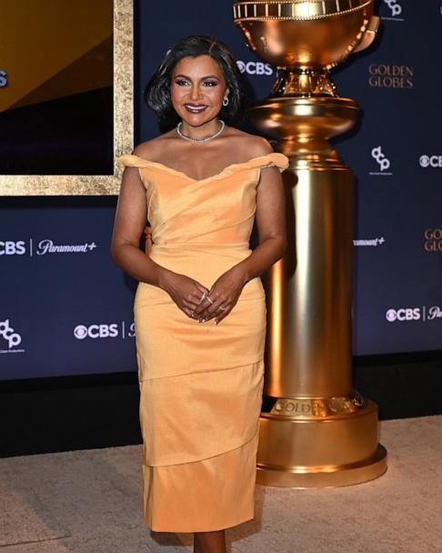 mindy kaling dress golden globes posts rare pregnancy photo after welcoming daughter in 2024 Code: 26FE631TUL_YEL