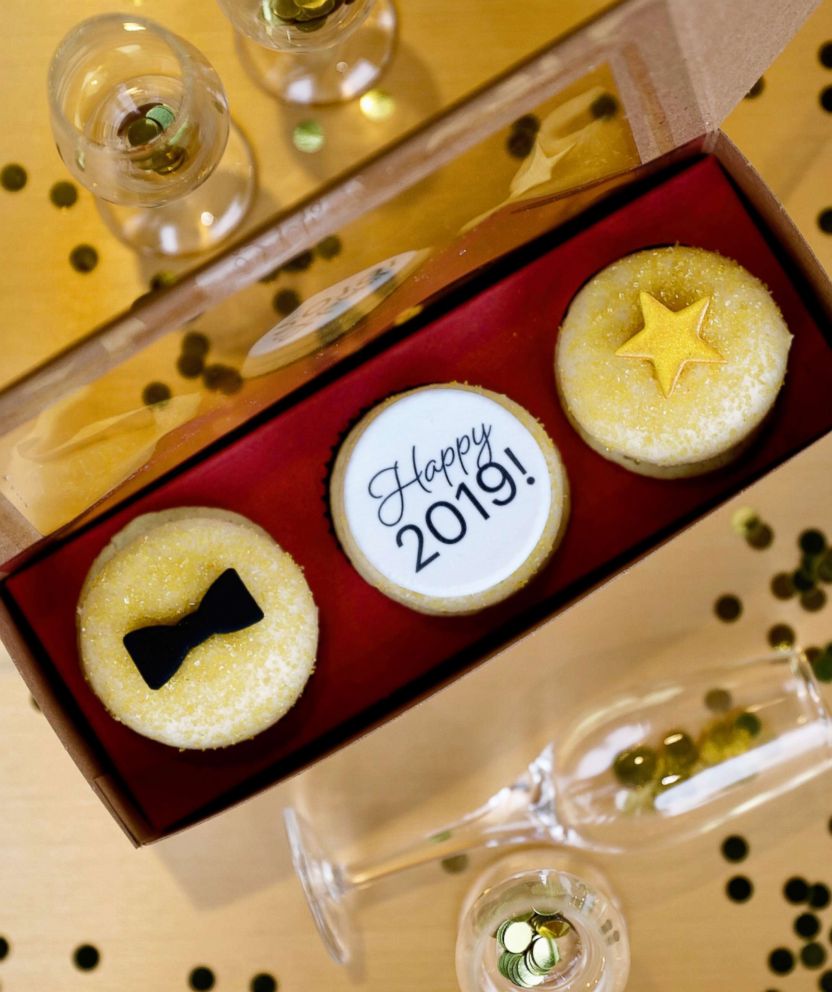 PHOTO: These mini champagne cupcakes are the perfect bite-size way to ring in the New Year.