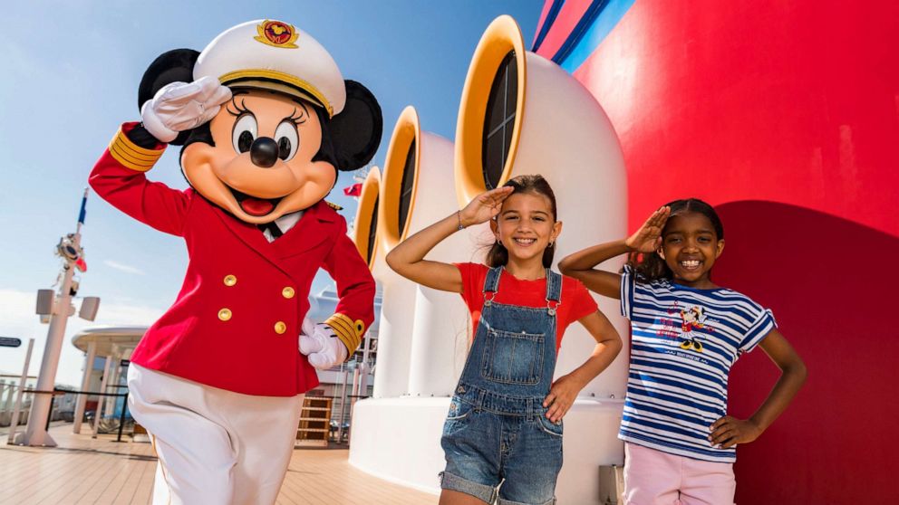 Mini Mouse Rafting New Captain Minnie Mouse is wearing pants, inspiring girls and floating ...