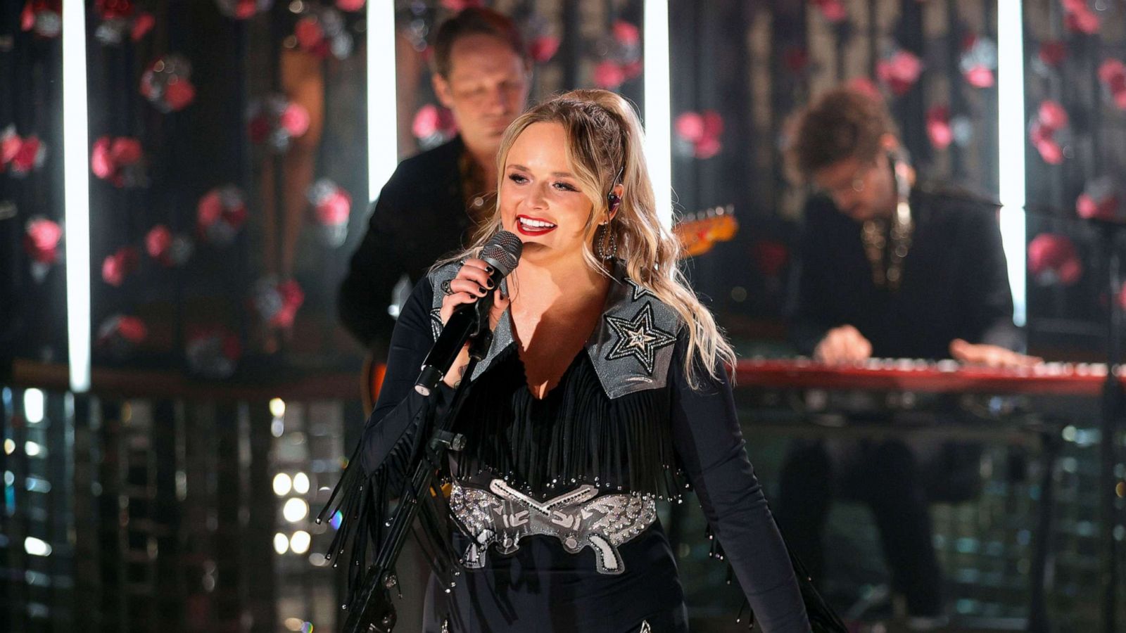 PHOTO: Miranda Lambert performs during the New Year's Eve Live Nashville's Big Bash at Casa Rosa in Nashville, Tenn., Dec. 31, 2021.