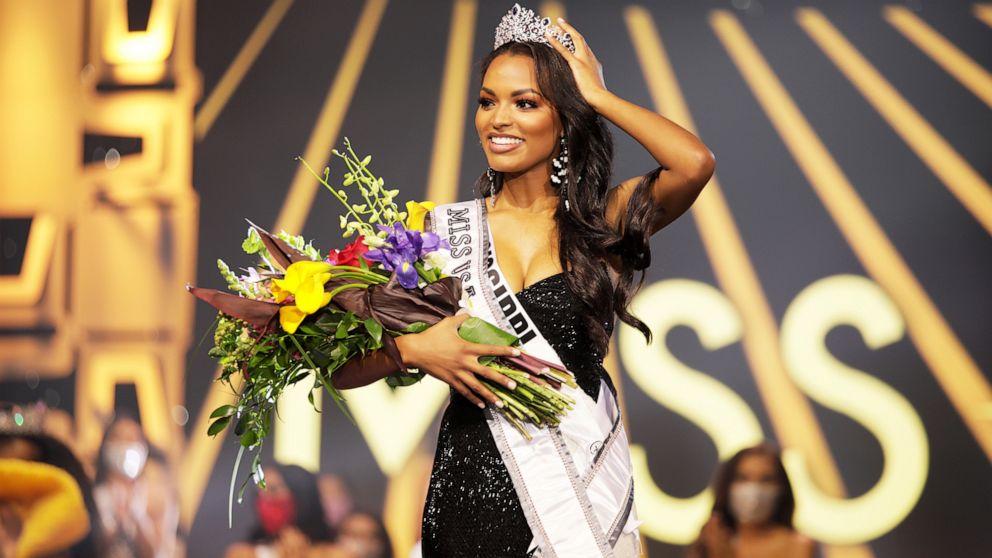 FOTO: Asya Branch es coronada ganadora de Miss USA 2020 en Memphis, Tennessee., Nov. 9, 2020.