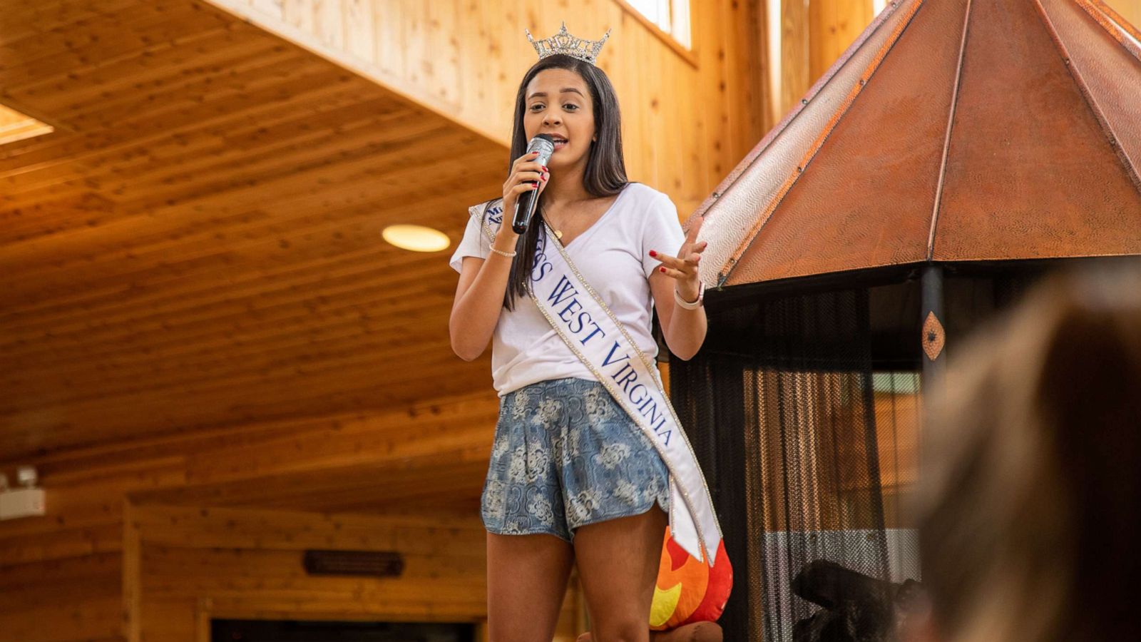 PHOTO: In this undated photo, Miss West Virginia, Madeline Collins, shares her story at a camp for kids with heart disease.