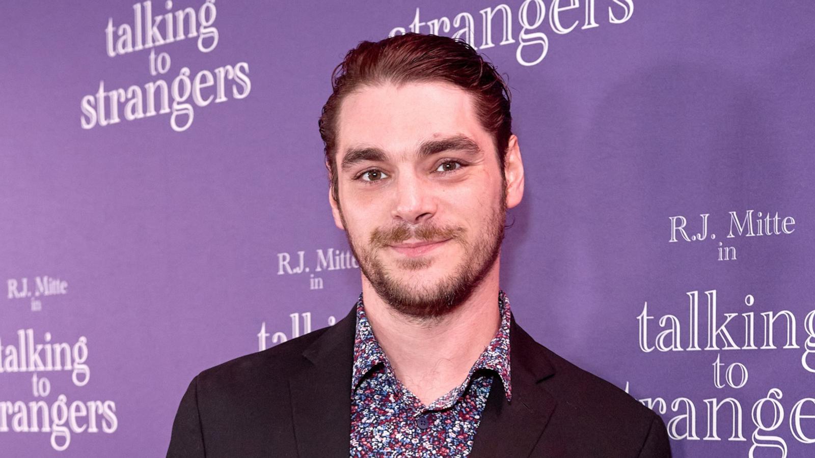 'Breaking Bad' star RJ Mitte dies at 34