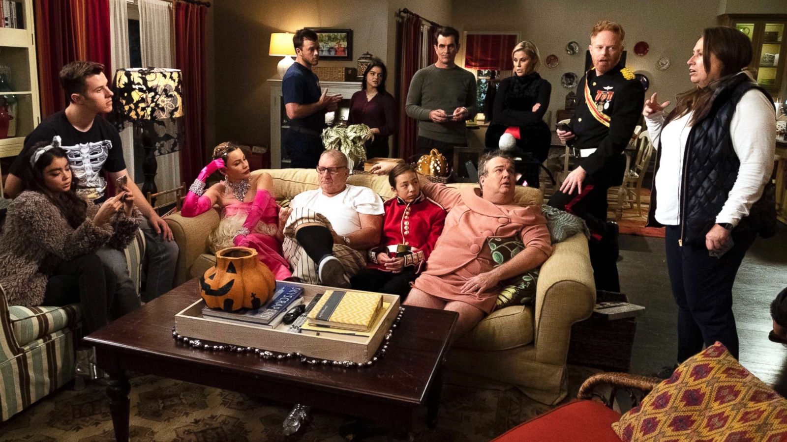 PHOTO: The cast of "Modern Family" appears on an episode of the show.