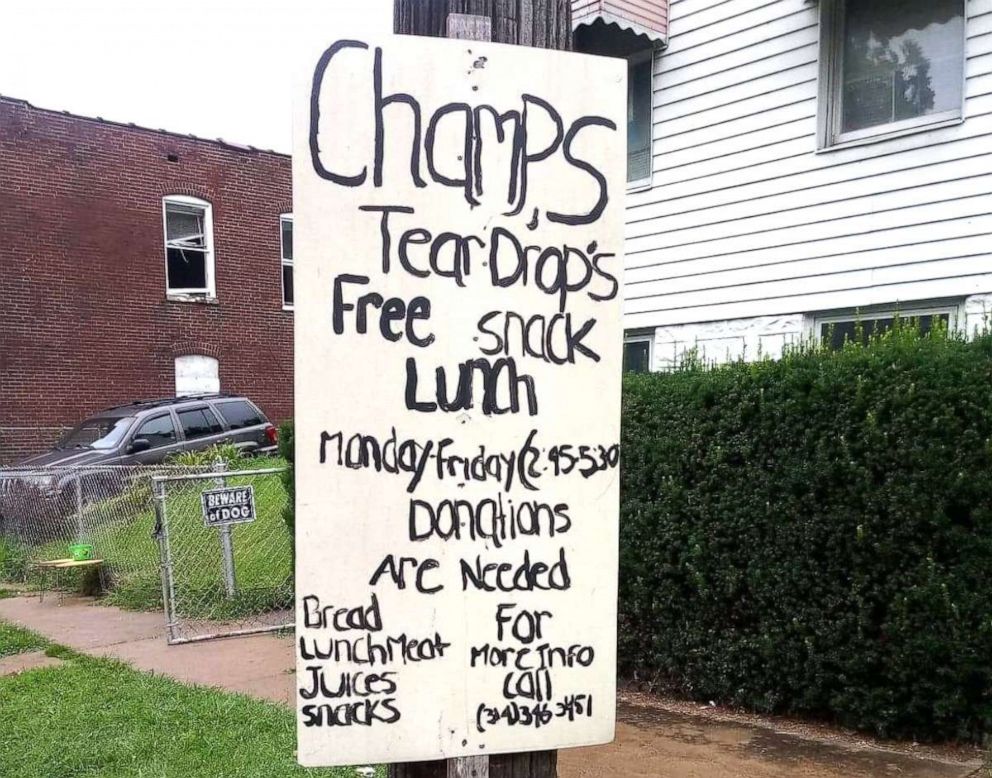 PHOTO: A sign is posted in Champale Anderson's St. Louis neighborhood advertising her free lunch program.