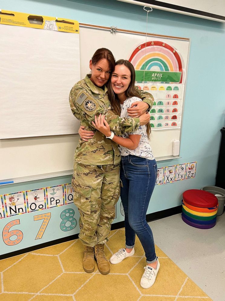 PHOTO: Tamie and Samantha Norris hadn't seen each other for nearly a year, while Tamie Norris was deployed overseas.