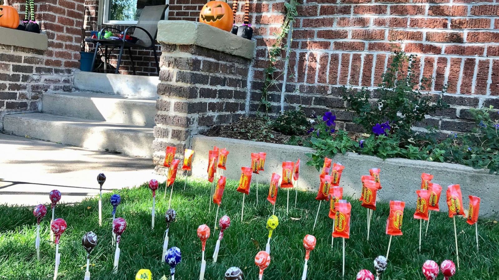 PHOTO: Wendy Winter, a Denver, Colorado, resident and mother to a 4-year-old boy, said she came up with her idea for "candy sticking" after hearing how kids in Los Angeles, California, will not be trick-or-treating this year.