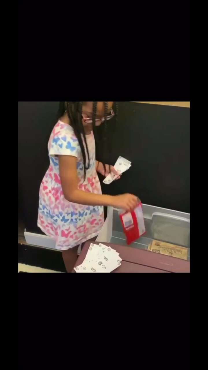 PHOTO: Sadira Gray of Richmond, Virginia, had her kids do chores in exchange for "money" to spend at her makeshift family movie night.