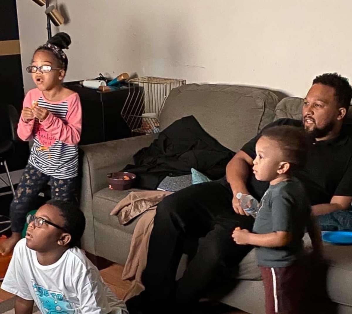 PHOTO: Sadira Gray of Richmond, Virginia, had her kids do chores in exchange for "money" to spend at her makeshift family movie night.