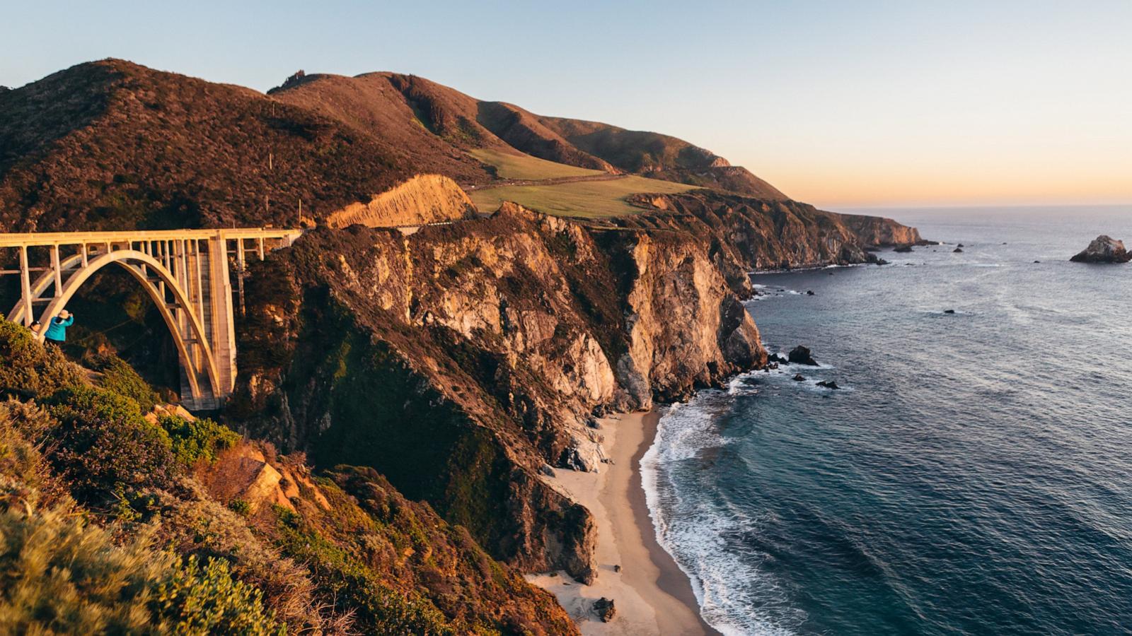 PHOTO: The Bixby Creek Bridge, Pacific Coast Highway 1 and greater Californian Big Sur coastline, Monterey California.