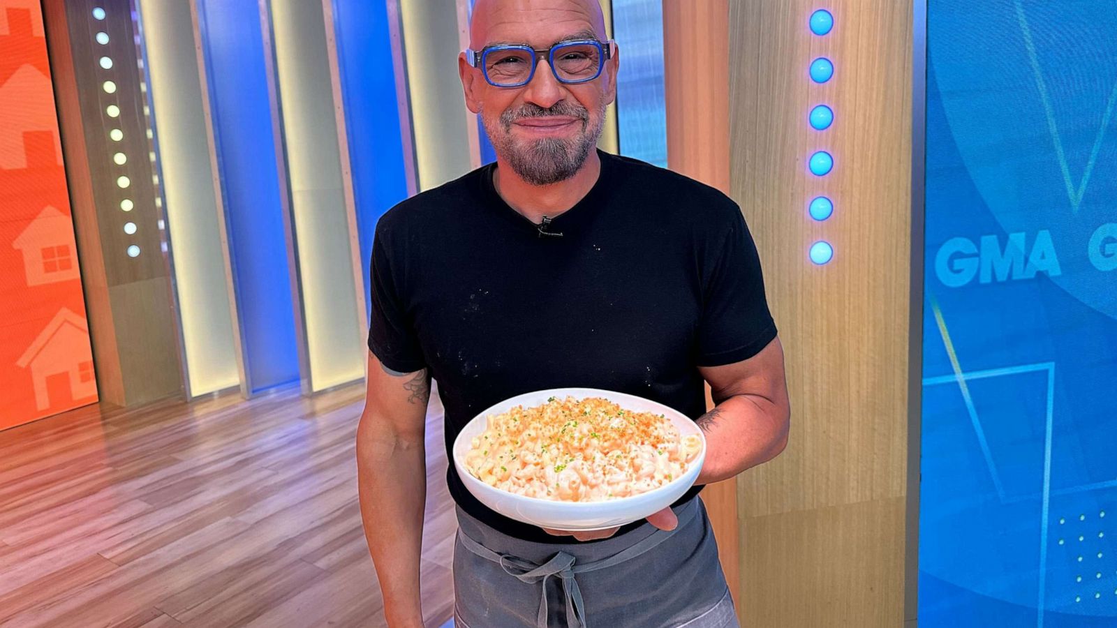 PHOTO: Chef Michael Symon with a bowl of his stovetop mac and cheese.