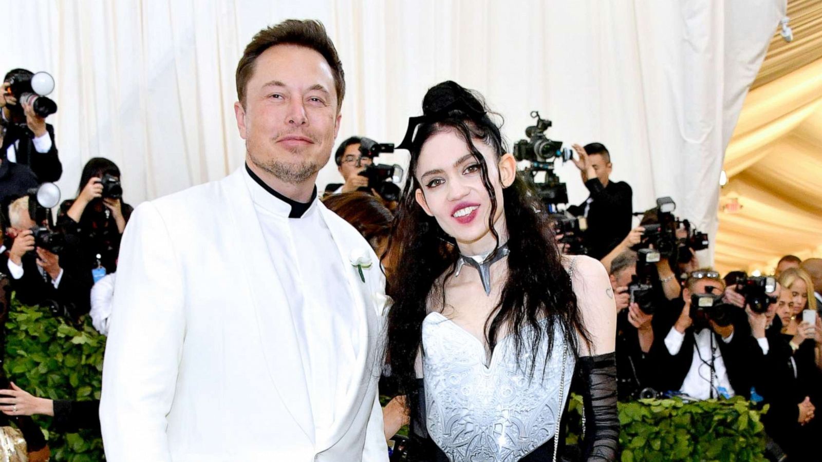 PHOTO: Elon Musk and Grimes at The Metropolitan Museum of Art on May 7, 2018 in New York City.