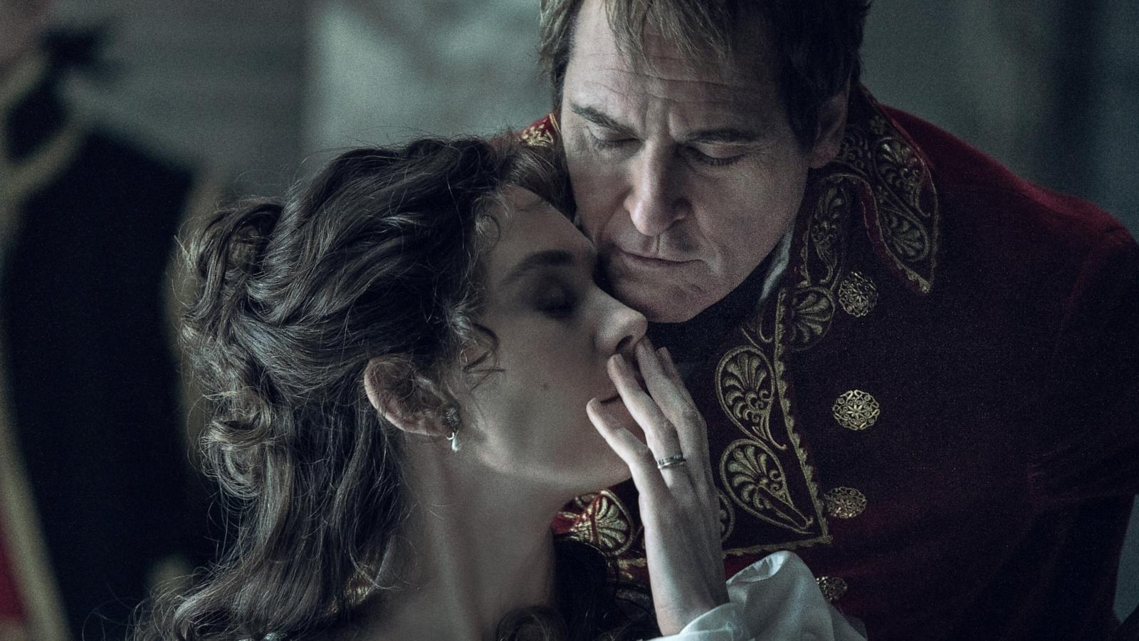 PHOTO: Vanessa Kirby and Joaquin Phoenix in "Napoleon."