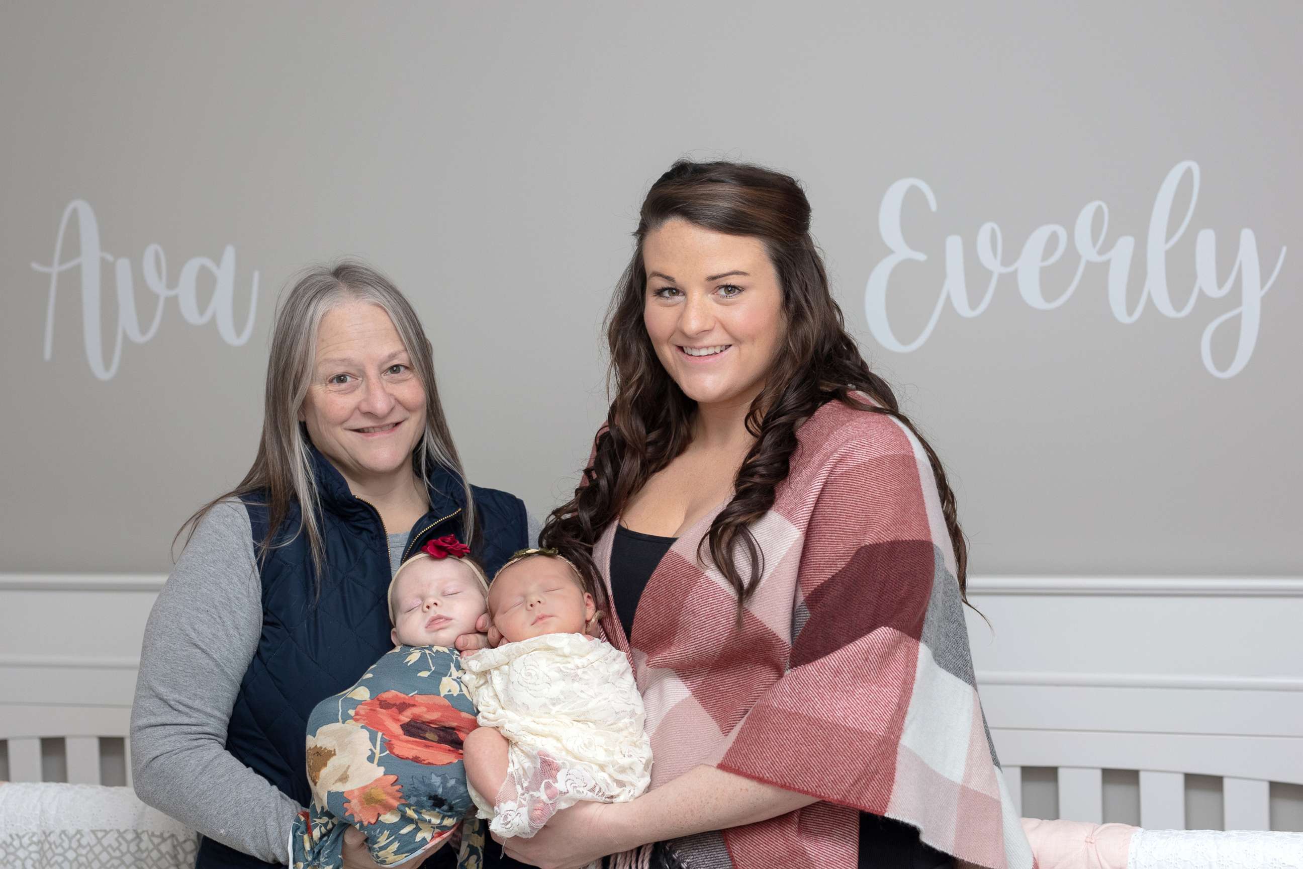 PHOTO: Kelsi Pierce, right, poses with her newborn daughters Ava and Everly and her mom, Lisa Rutherford.