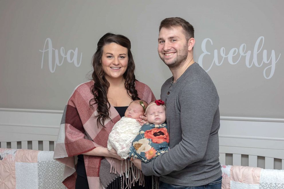 PHOTO: Kelsi and Kyle Pierce hold their newborn daughters, Ava and Everly.