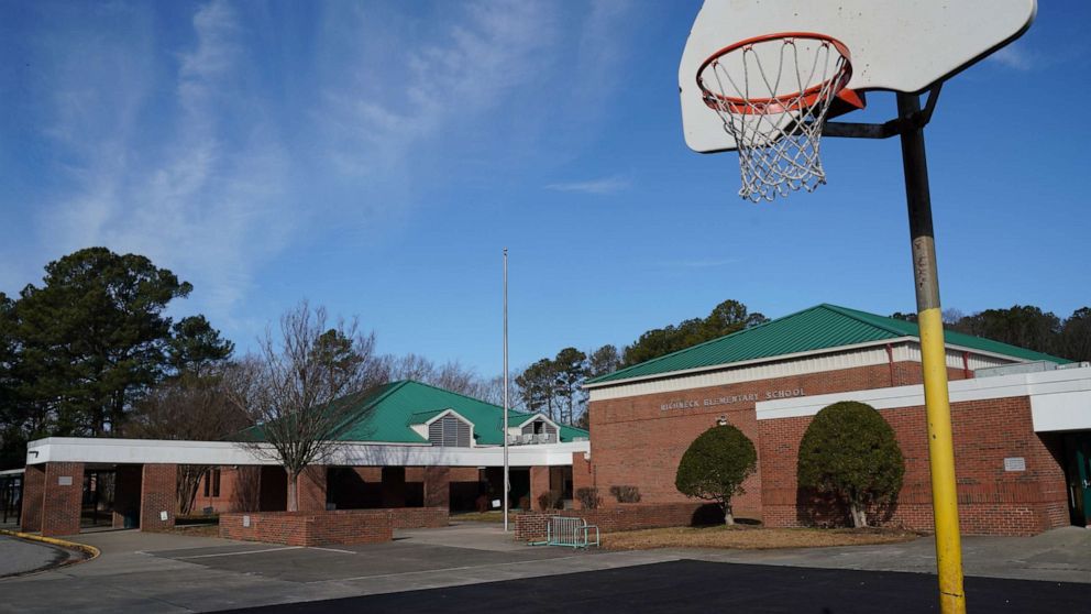 PHOTO: A empty basketball court is seen outside Richneck Elementary School, Jan. 7, 2023, in Newport News, Virginia.