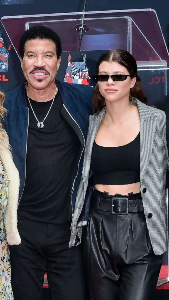 What to know about Lionel Richie's kids as daughters show their support at  show - Good Morning America