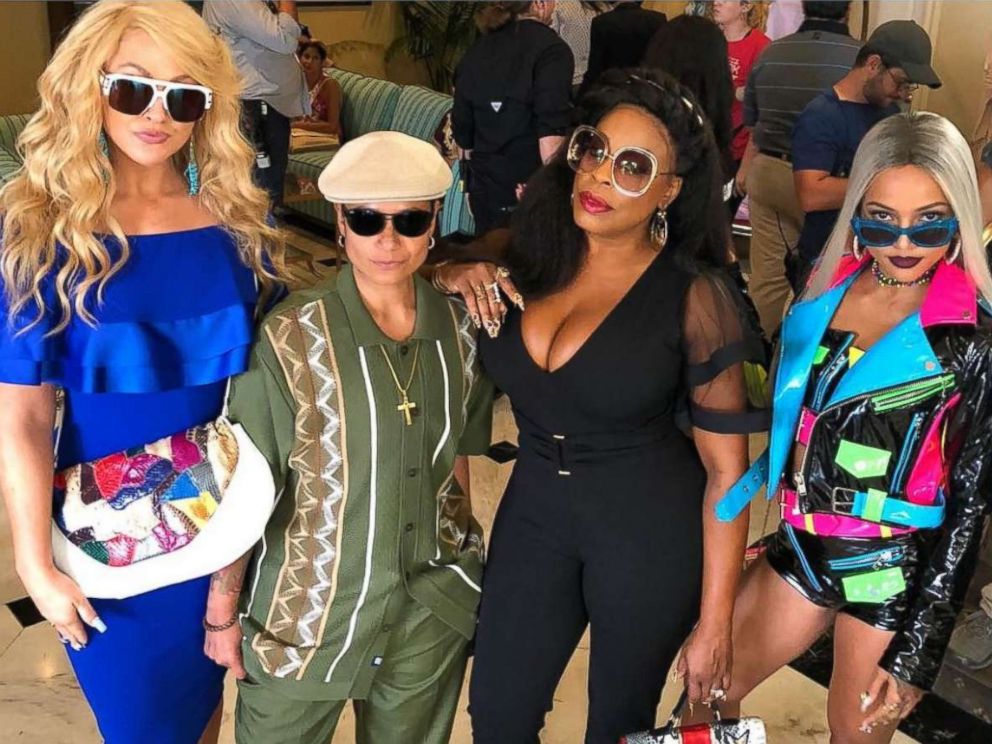 PHOTO: Niecy Nash and the cast of TNTs Claws.