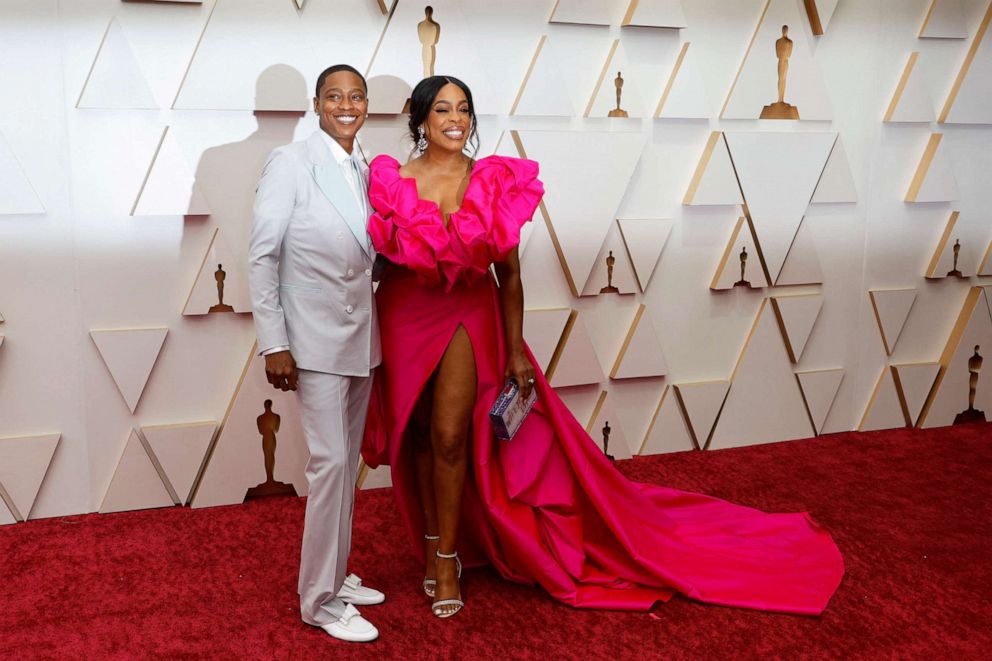 PHOTO: Niecy Nash and Jessica Betts pose on the red carpet during the Oscars arrivals at the 94th Academy Awards in Hollywood, Los Angeles, March 27, 2022. 