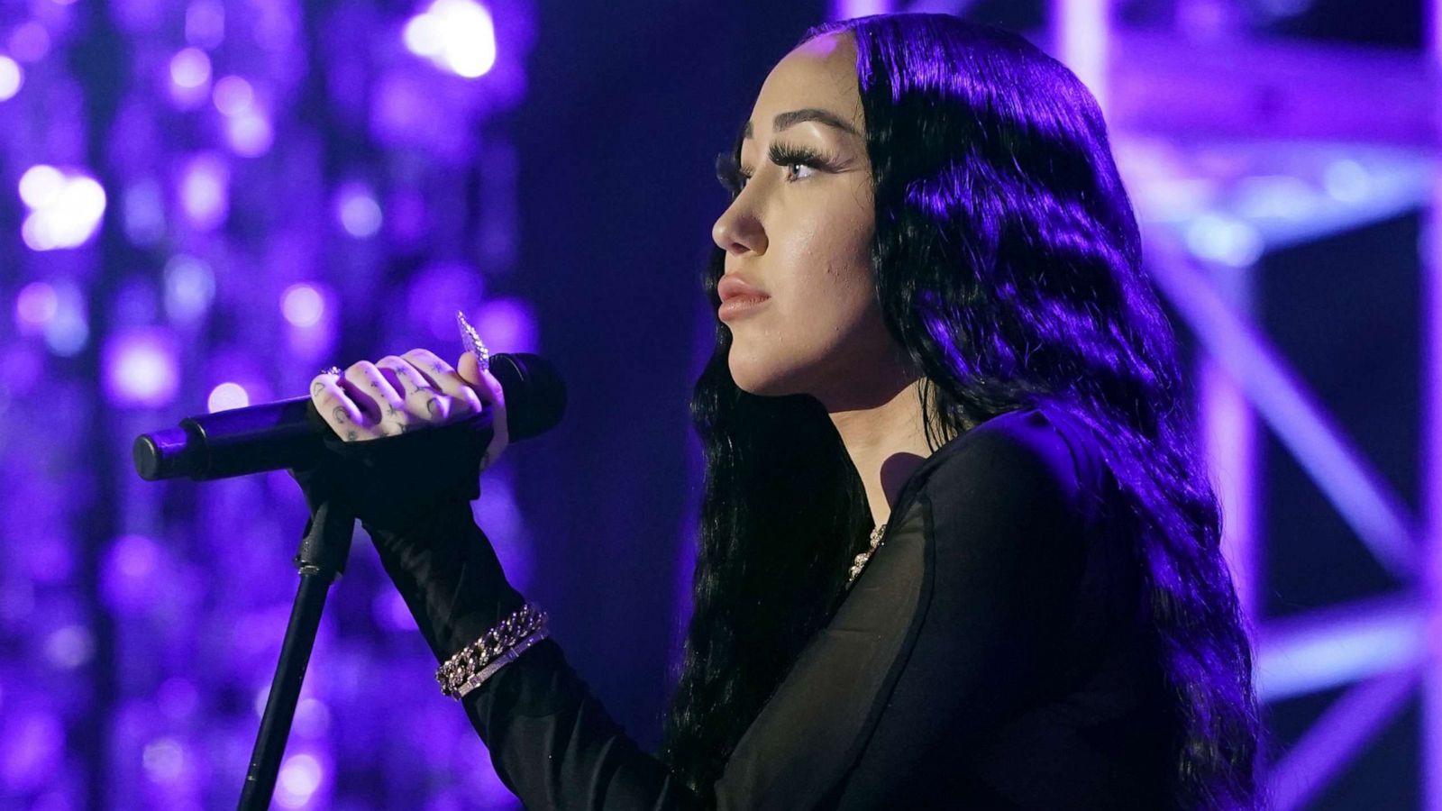 PHOTO: Noah Cyrus sings during Dick Clarks New Years Rockin Eve with Ryan Seacrest 2021, Dec. 31, 2020.