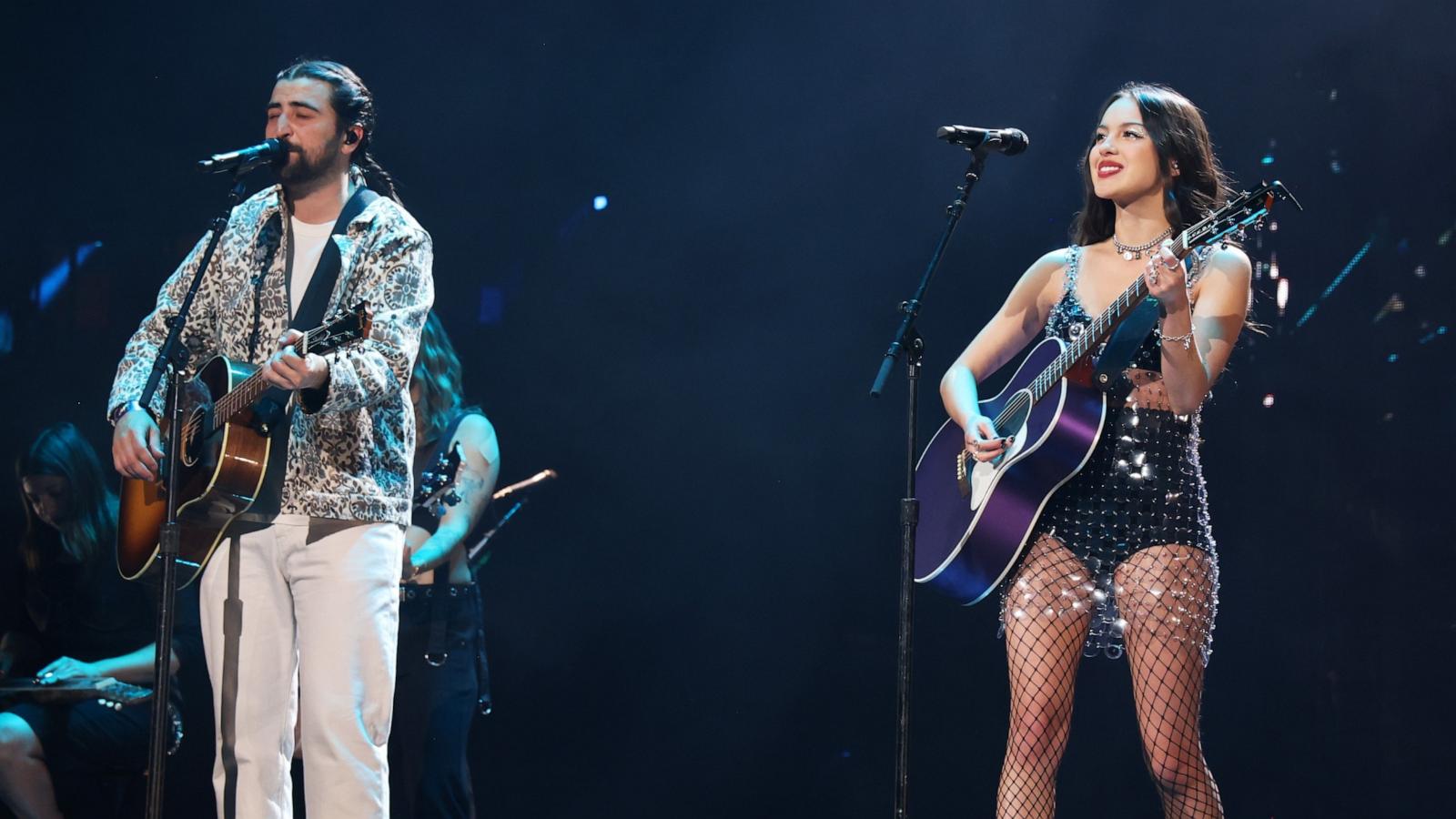 PHOTO: (L-R) Noah Kahan and Olivia Rodrigo perform onstage during the Olivia Rodrigo Sold-Out GUTS World Tour at Madison Square Garden on April 05, 2024 in New York City.