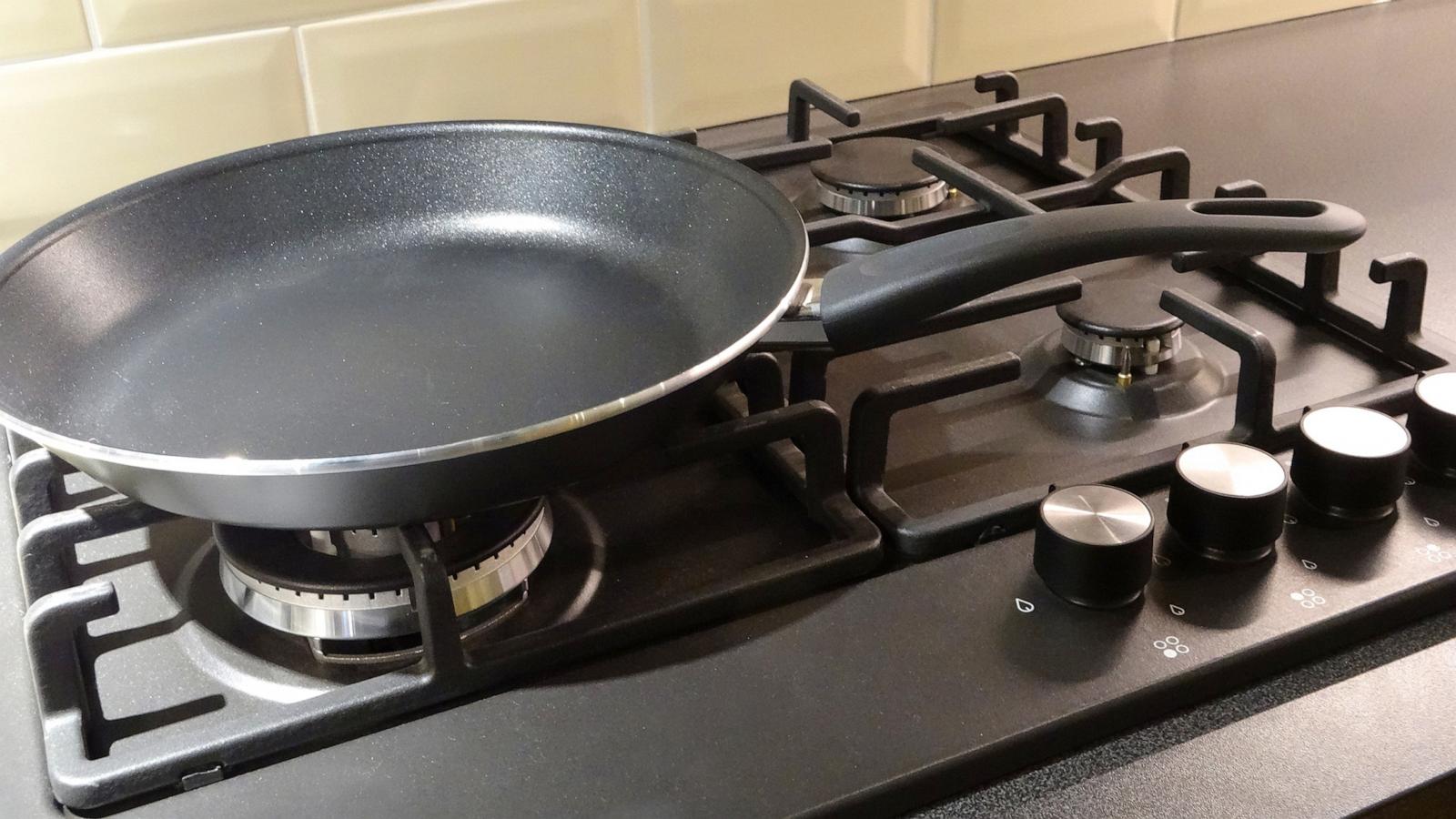 PHOTO: Image of non-stick frying pan, kitchen gas cooker hob rings