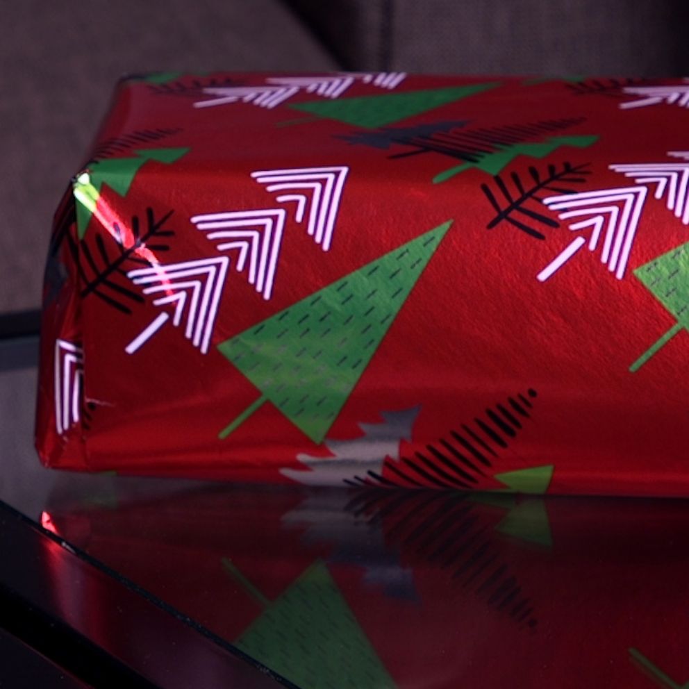 PHOTO: How to wrap gifts without tape, wrapping paper