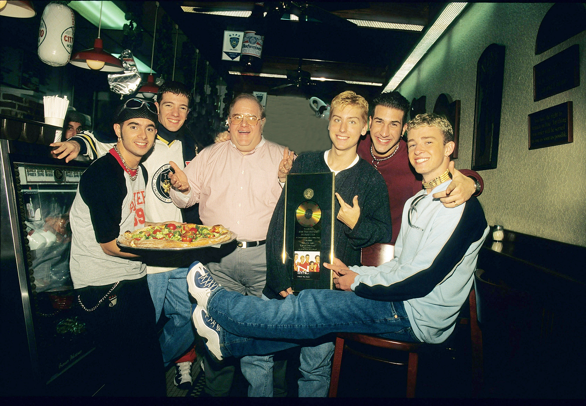 PHOTO:Lou Pearlman poses with N'Sync Chris Kirkpatrick, JC Chasez,  Lance Bass,  Joey Fatone and Justin Timberlake at N.Y.P.D. pizza in Miami, circa 1996. 