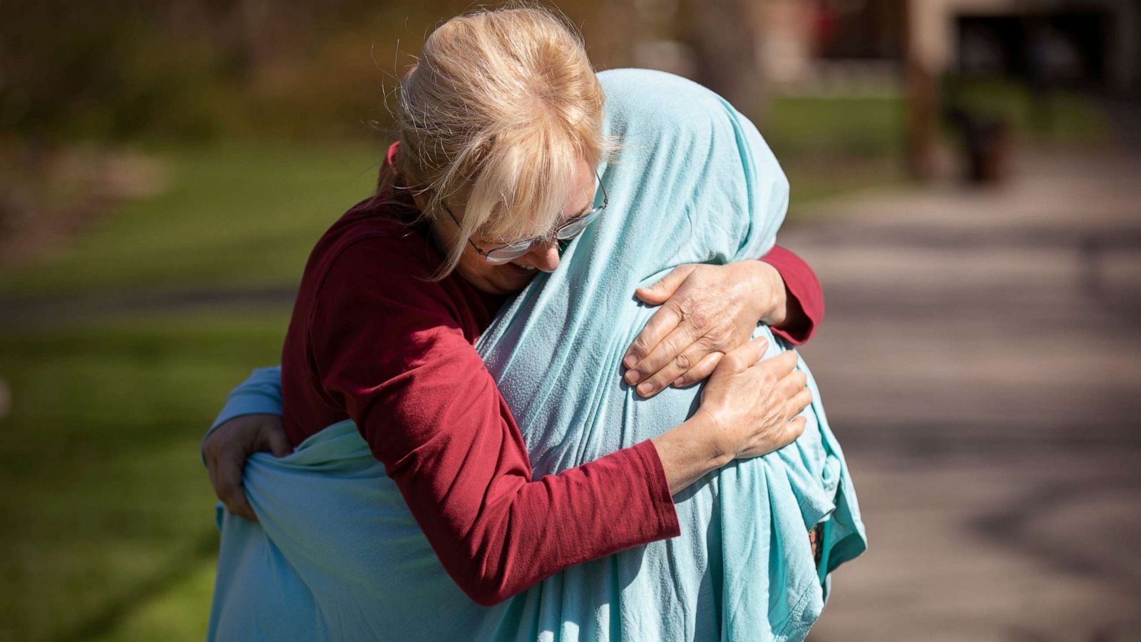 PHOTO: Cheryl Norton of Blue Ash, Ohio, hugs her daughter, an ICU nurse working the front lines during the new coronavirus pandemic, Friday, April 3, 2020.