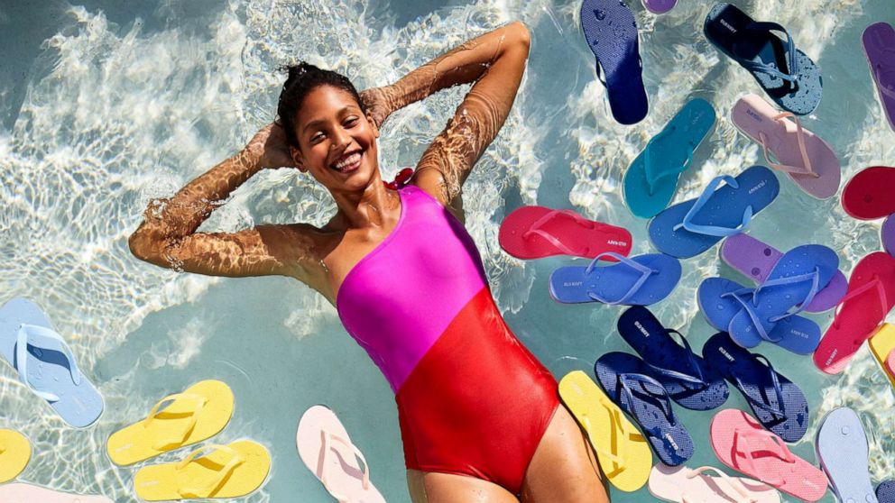 Old Navy’s 1 Dolla Balla FlipFlop sale is back in time for summer