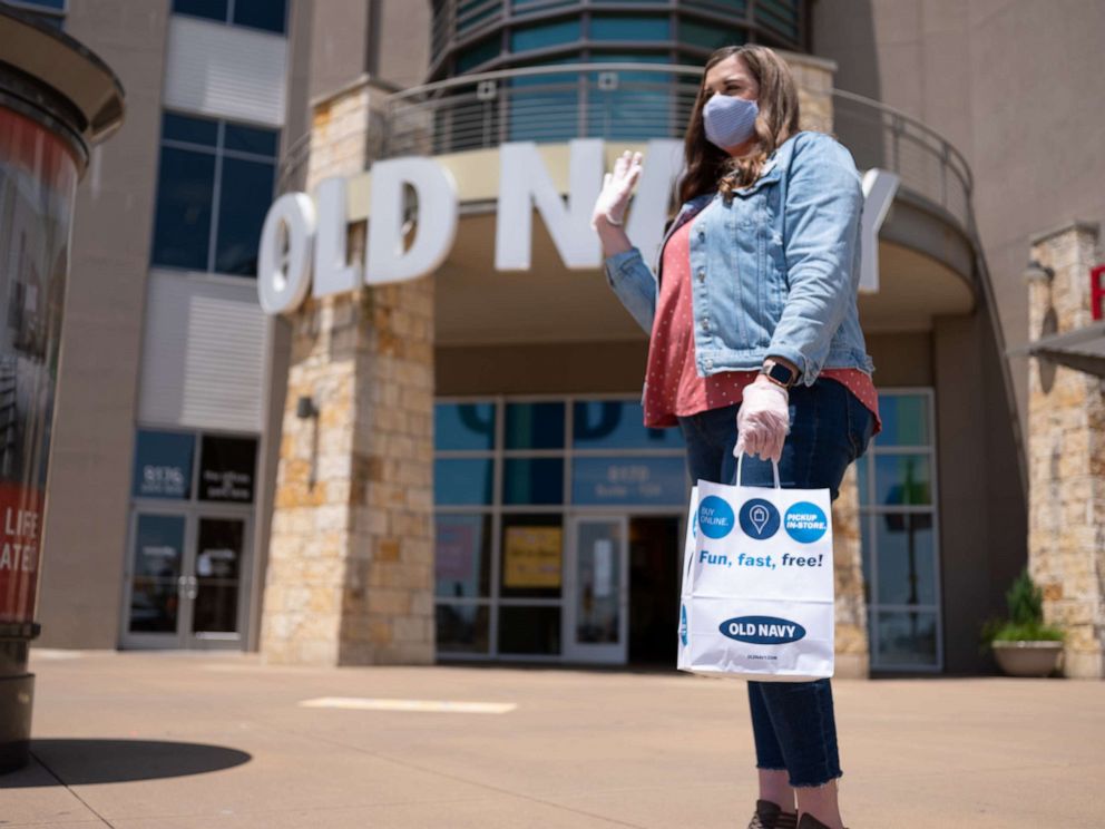 PHOTO: Stores such as Old Navy begin to offer curbside pick-up services amid COVID-19.