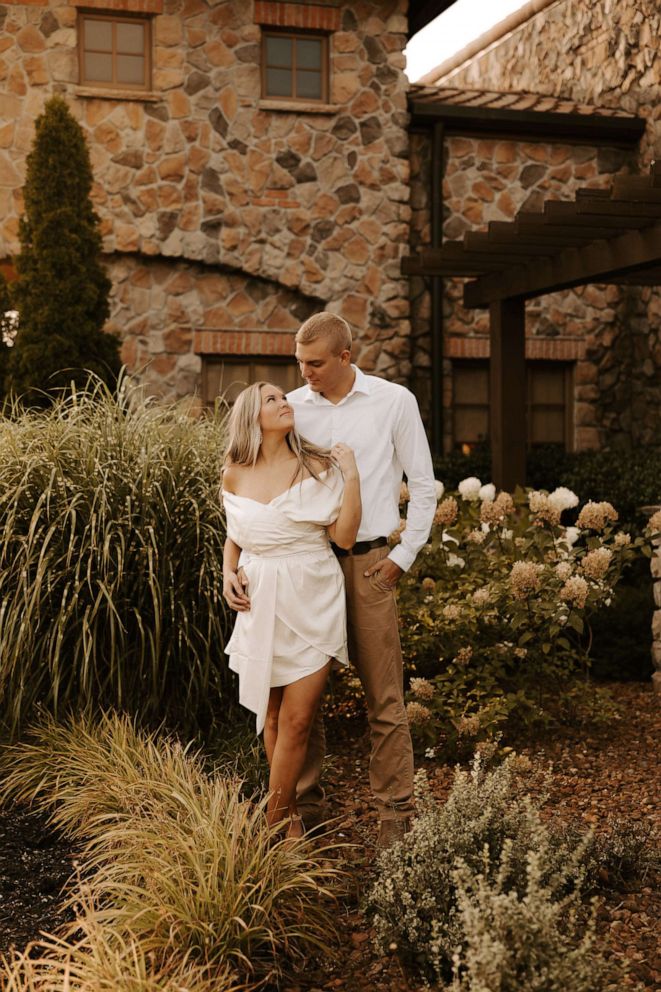 PHOTO: Carlsey Bibb and Caden Mills pose at Olive Garden for their engagement photos, which have gone viral.