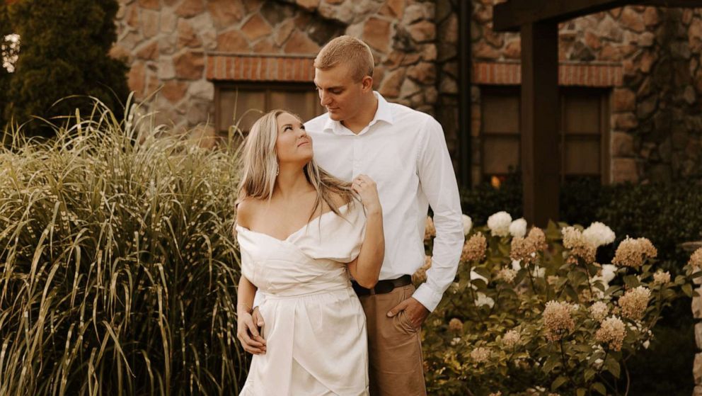 Couple from viral Olive Garden engagement photos receive surprise honeymoon  picture